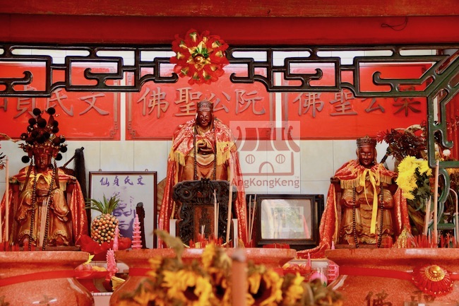 雪兰莪千百家新村阮梁圣佛宫Selangor Petaling Jaya Yuen Leong Sing Fatt Temple Altar
